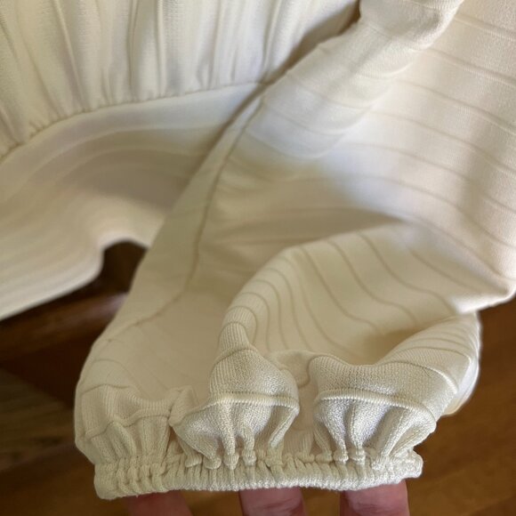 H&M Textured Cream Blouse – Balloon Sleeve – Size Small - Picture 5 of 5